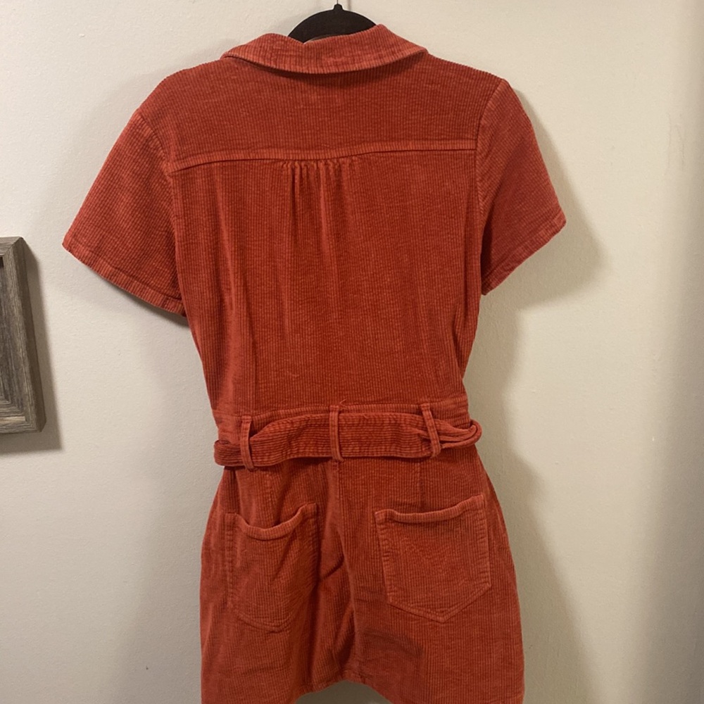 Show me your Mimi corduroy red dress XL with gold buckle detail - Picture 5 of 10